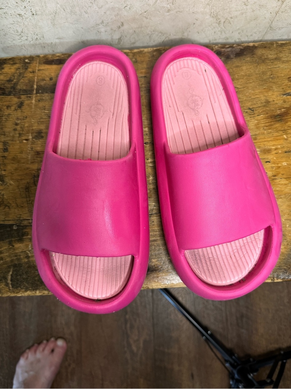Source Unknown Bright Pink Slide Sandals